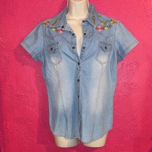 Back in the Saddle country western cowgirl Embroidered Denim shirt. Sz small.